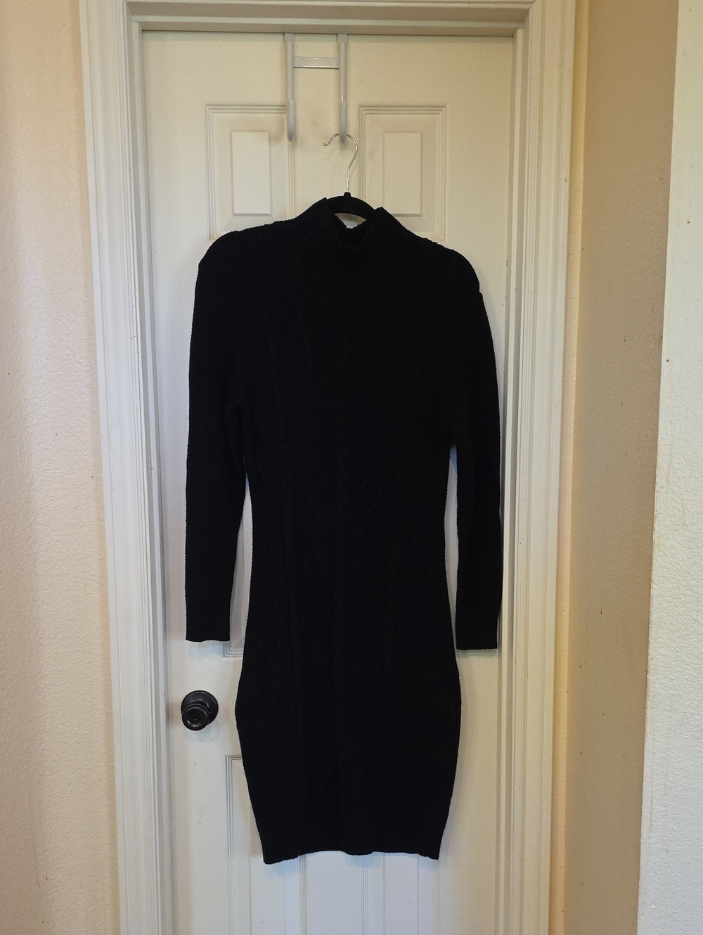Women’s Black Cable Knit Long Sleeve Sweater Dress